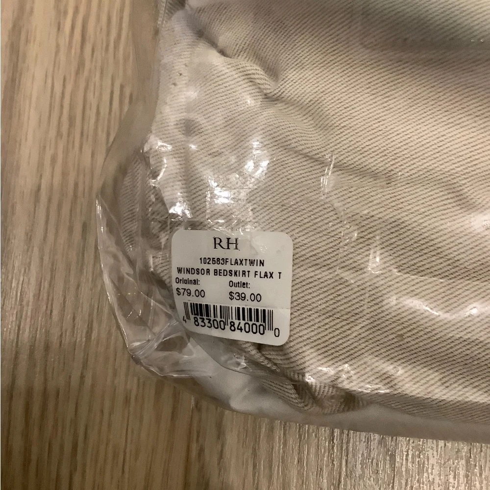 Restoration hardware bedskirt❤️❤️❤️❤️